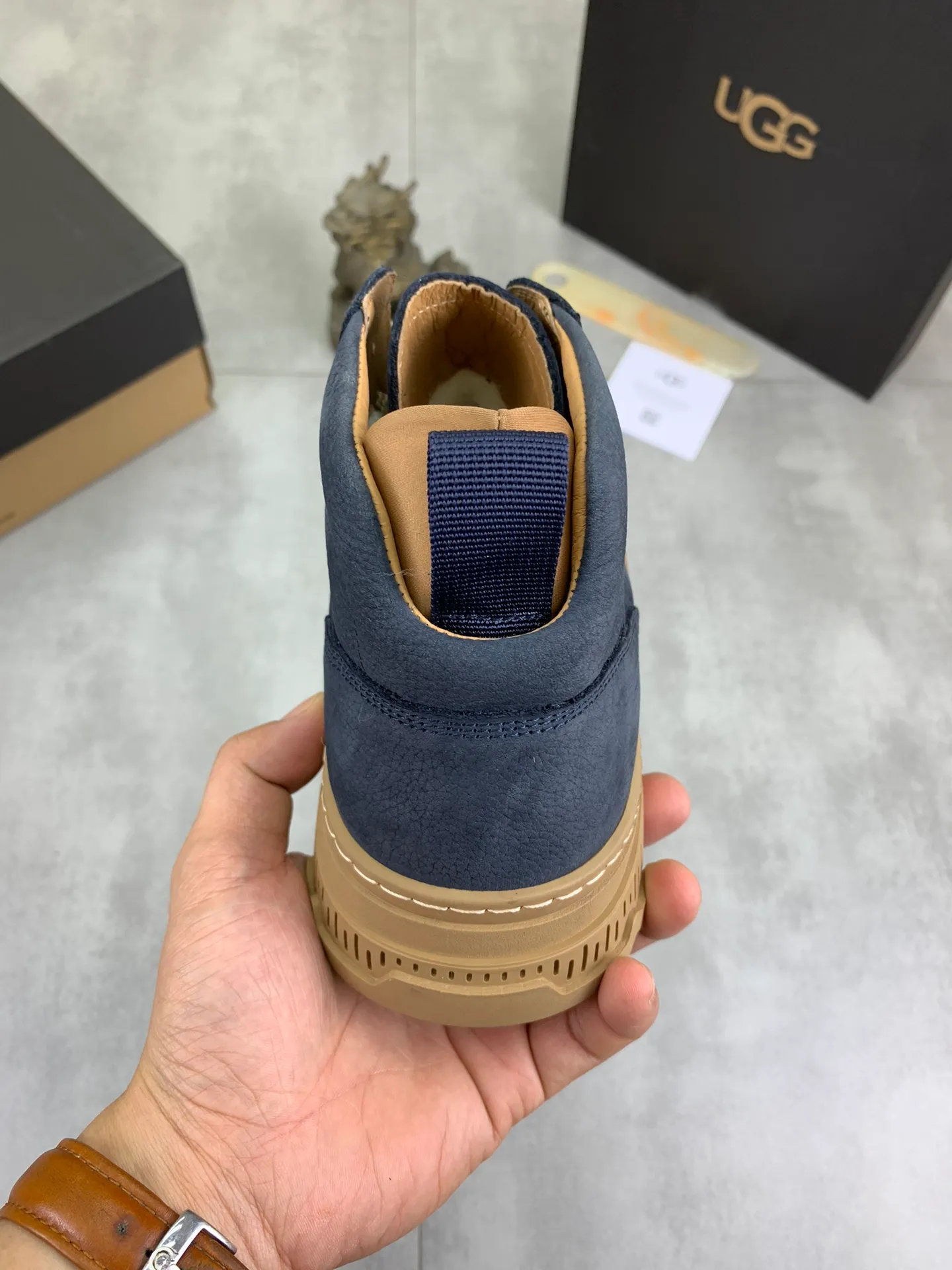 Men's Men's Shoes P620 [New Style] 💰 🆘 "Real Wool" [UGG] 👉 Popular men's shoes official website synchronization 🔰 Genuine quality [proud] is not comparable to the imitations in the general market 🌀 The upper is imported Italian frosted cowhide, and the lining: foot pad 🅰️ grade 🐑 real wool 👻 Only Grade A can show the effect The hand feels smooth and delicate 🔱The shoe shape is grand, only genuine factories can achieve it 🎄The perfect toughness of the original outsole 👻⬛️ allows customers to bid farewell to one-time consumption. Real wool lining, super warm. 4⃣️Color options available Size: 38-44